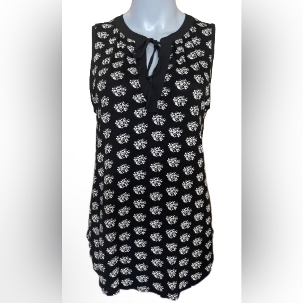 Loft - sleeveless tie front blouse - fits like L, black w/daisy pattern